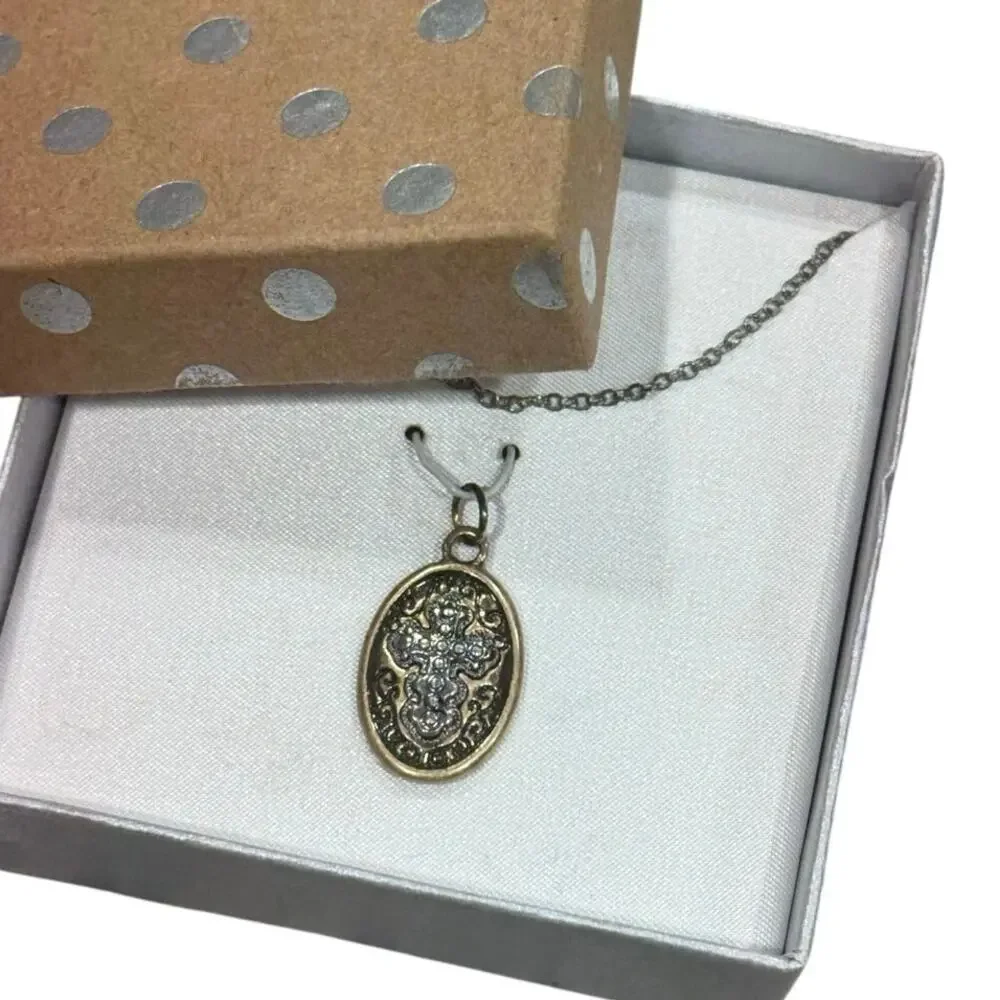 Holy Cross Oval Pendant Necklace NIB Silver Chain Christian Gift Unmarked